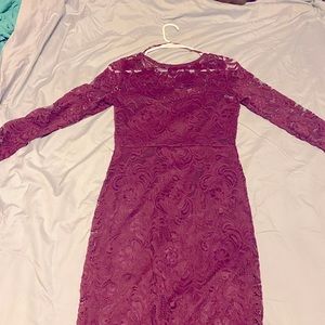 Windsor semi formal maroon lace over lay form fitting dress